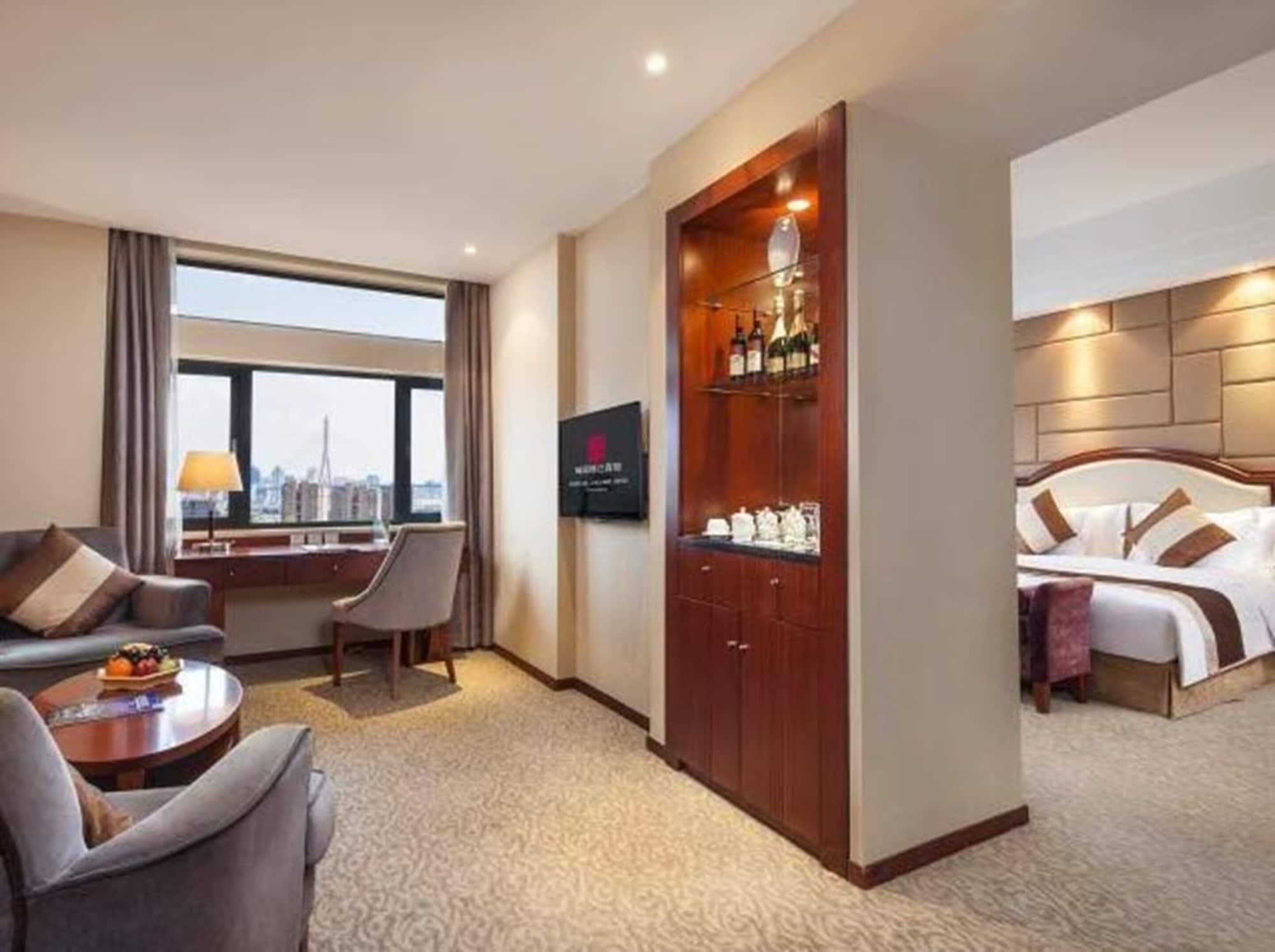 Paradise Hotel 4*