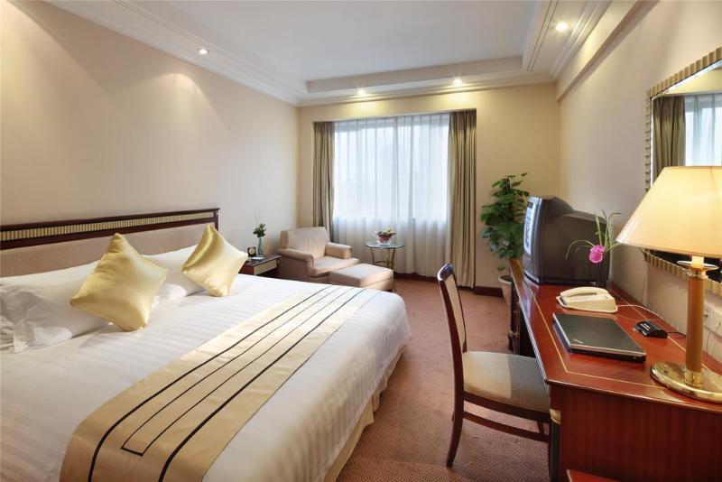 Paradise Hotel
